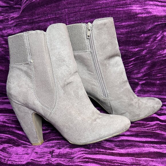 Pink & Pepper Suede Heeled Bootie Size 10 - Picture 1 of 6